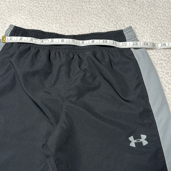 Under Armour Boys Black and Gray Track Pants, EUC, Size Youth Large - Picture 5 of 9